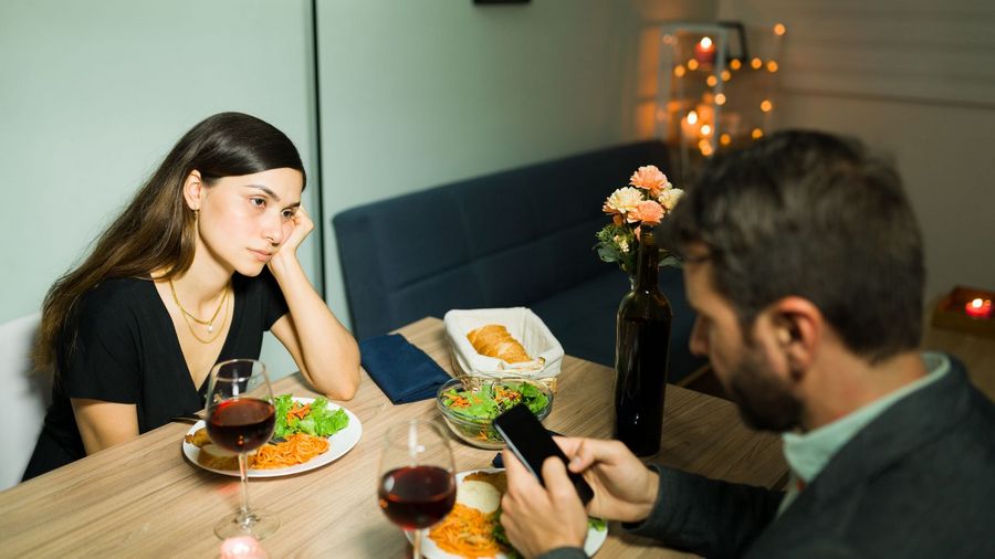 Just how does the SofiaDate online dating website work?